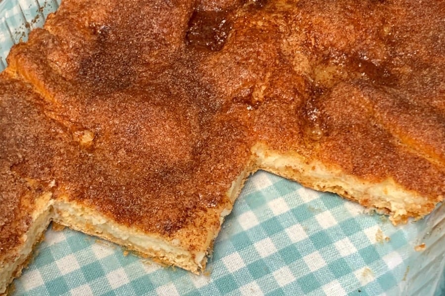 Easy Churro Cheesecake Bars