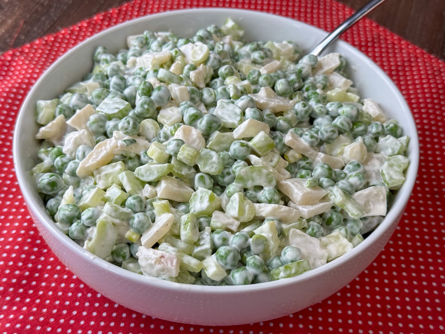 green pea salad with easy creamy dressing Crunchy pea salad with eggs and mayo